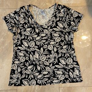 Croft & Barrow Black and White Leaf Print Tee 100% Cotton